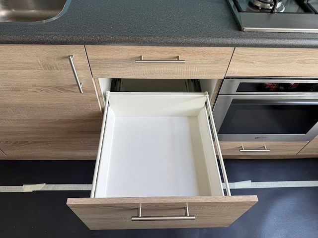 Keuken met apparatuur - afbeelding 18 van  19