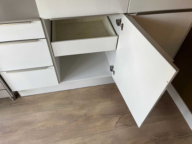 Keuken met apparatuur - afbeelding 6 van  29