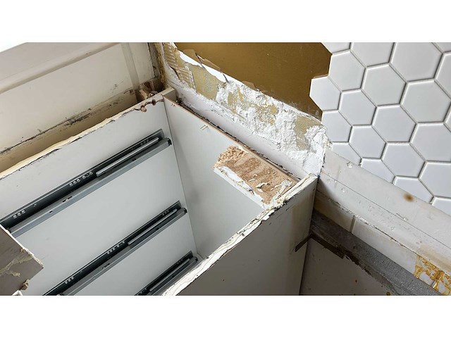 Keuken met apparatuur - afbeelding 21 van  29