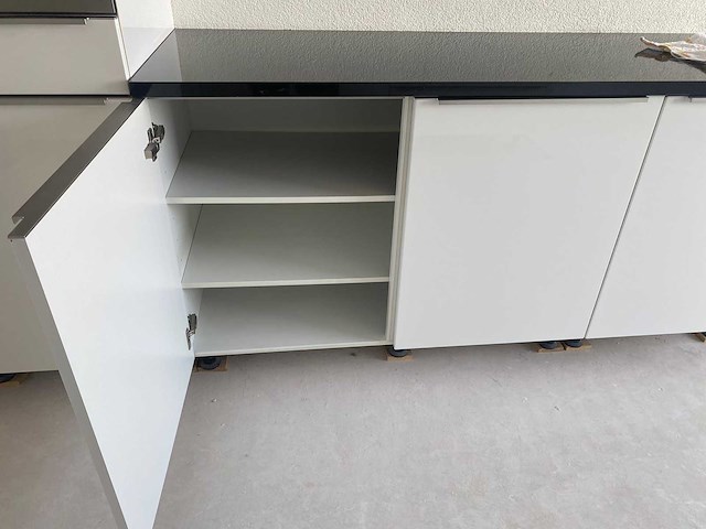 Keuken met apparatuur - afbeelding 3 van  29