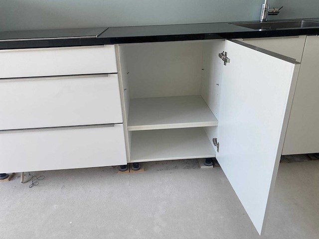 Keuken met apparatuur - afbeelding 18 van  29