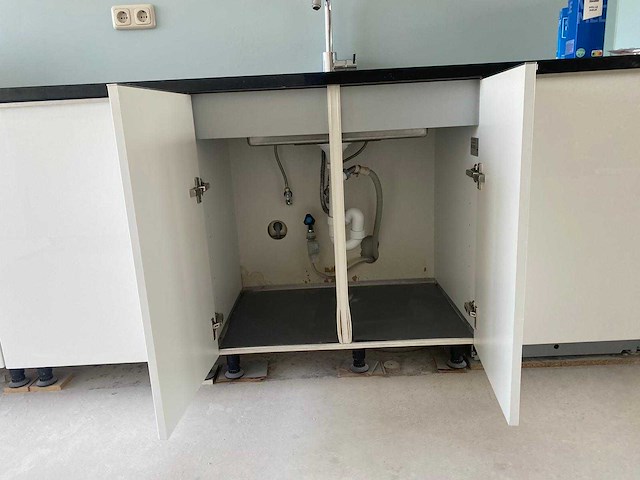 Keuken met apparatuur - afbeelding 19 van  29