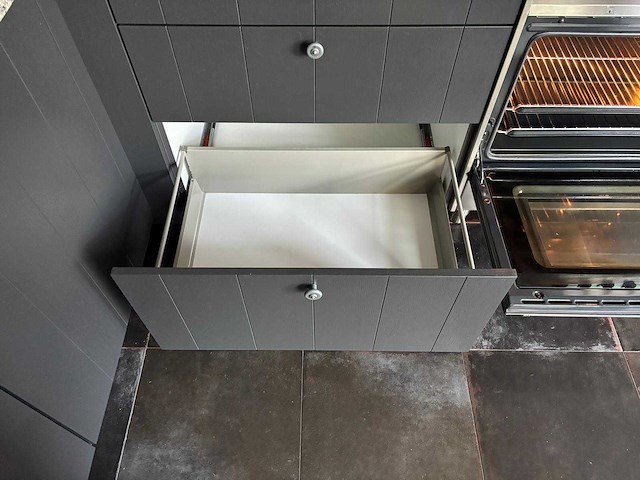 Keuken met apparatuur - afbeelding 3 van  21