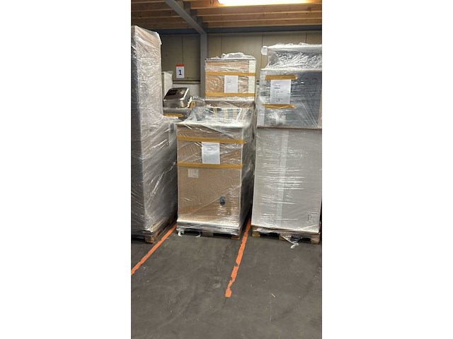 Keuken met apparatuur - afbeelding 14 van  21