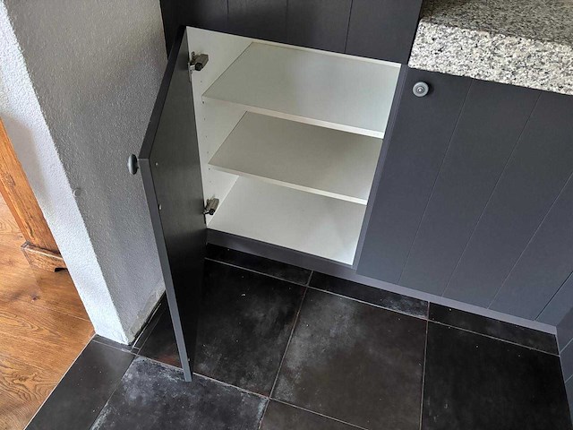 Keuken met apparatuur - afbeelding 20 van  21