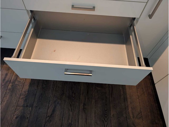 Keuken met apparatuur - afbeelding 4 van  32