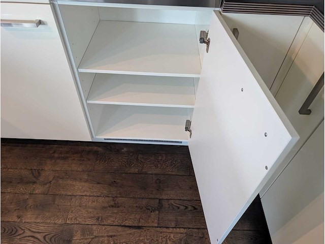 Keuken met apparatuur - afbeelding 21 van  32