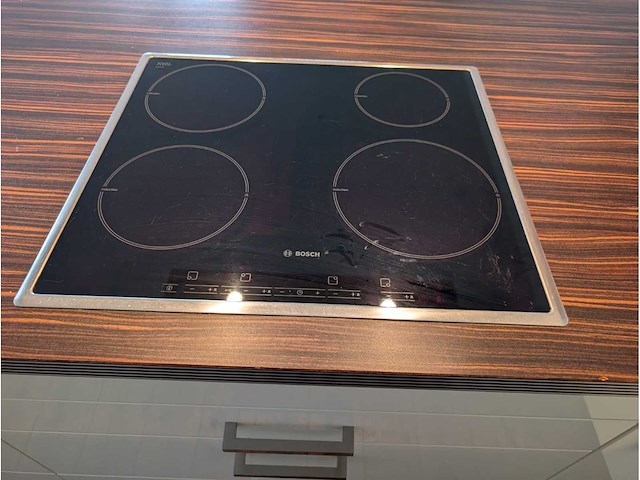 Keuken met apparatuur - afbeelding 31 van  32