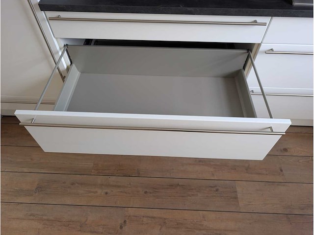 Keuken met apparatuur - afbeelding 2 van  35