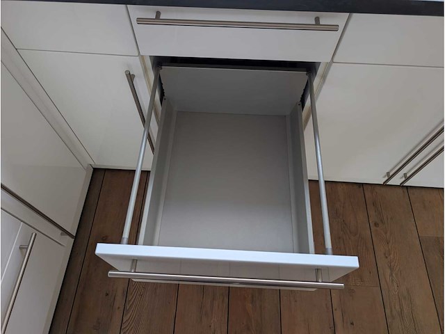 Keuken met apparatuur - afbeelding 15 van  35