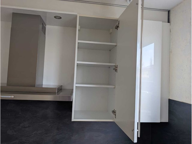 Keuken met apparatuur - afbeelding 18 van  35