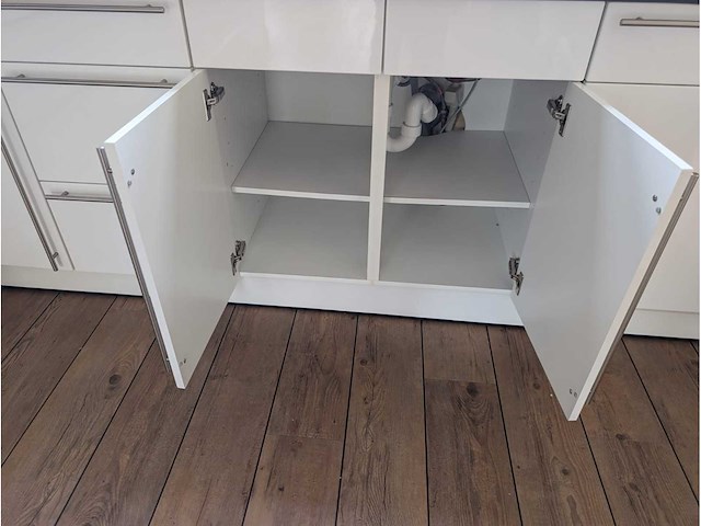 Keuken met apparatuur - afbeelding 26 van  35