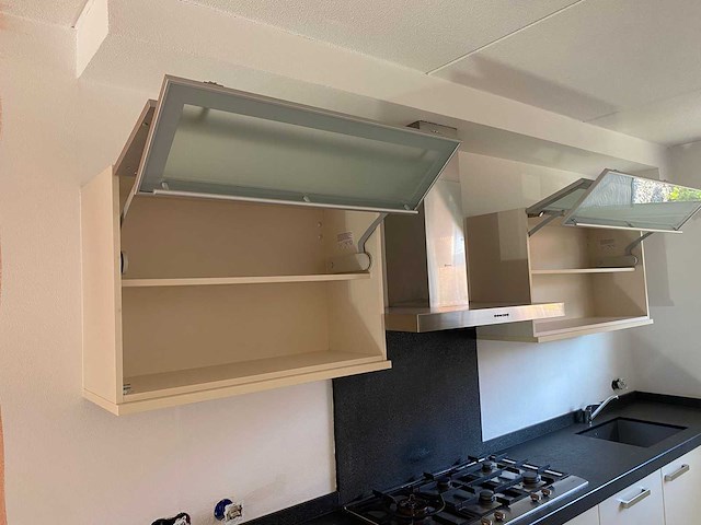 Keuken met apparatuur - afbeelding 7 van  25