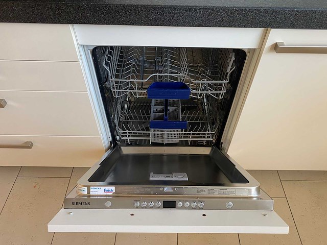 Keuken met apparatuur - afbeelding 25 van  25