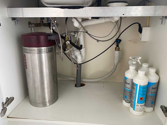 Keuken met apparatuur - afbeelding 25 van  37