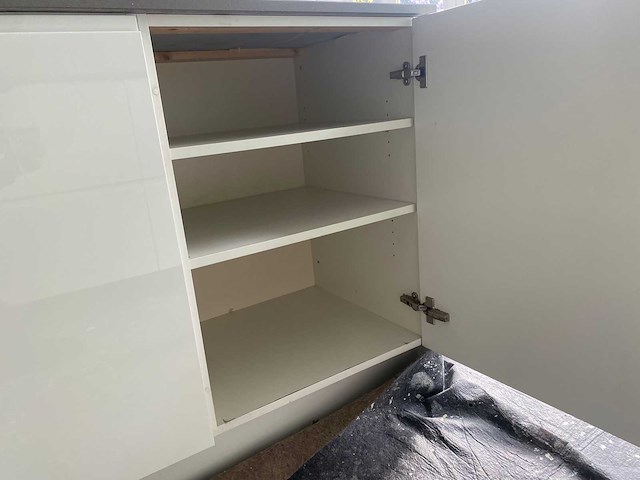 Keuken met apparatuur - afbeelding 27 van  37