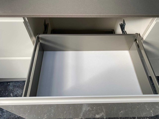 Keuken met apparatuur - afbeelding 34 van  37