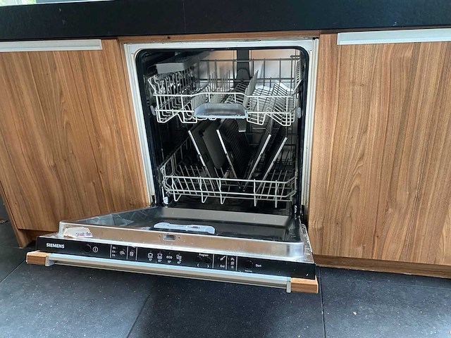 Keuken met apparatuur - afbeelding 17 van  33