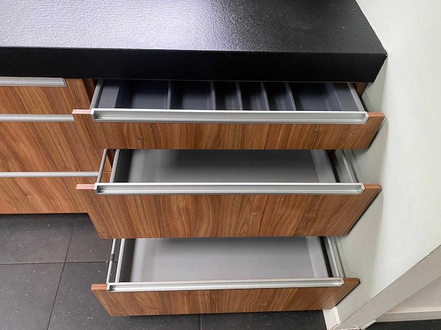 Keuken met apparatuur - afbeelding 24 van  33