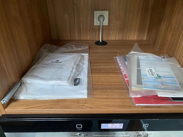 Keuken met apparatuur - afbeelding 31 van  33