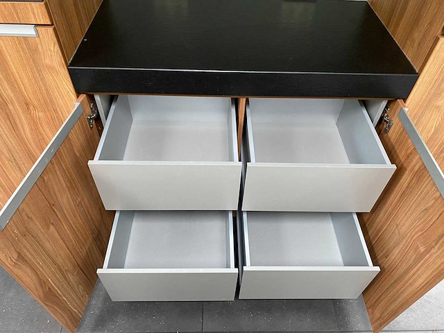 Keuken met apparatuur - afbeelding 33 van  33