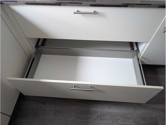Keuken met apparatuur - afbeelding 6 van  21