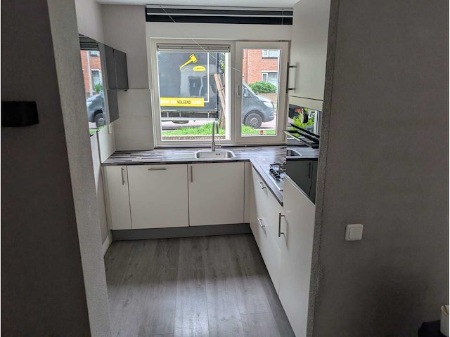 Keuken met apparatuur - afbeelding 1 van  21