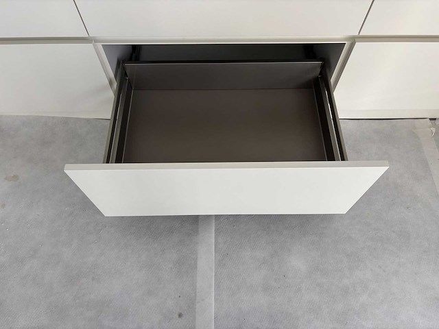 Keuken met apparatuur - afbeelding 4 van  20