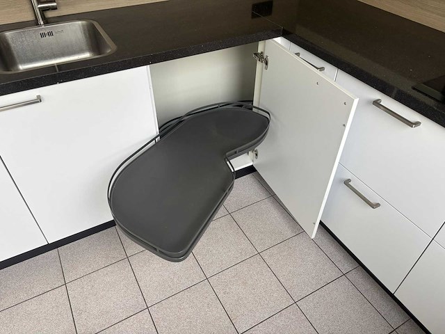 Keuken met apparatuur - afbeelding 7 van  29