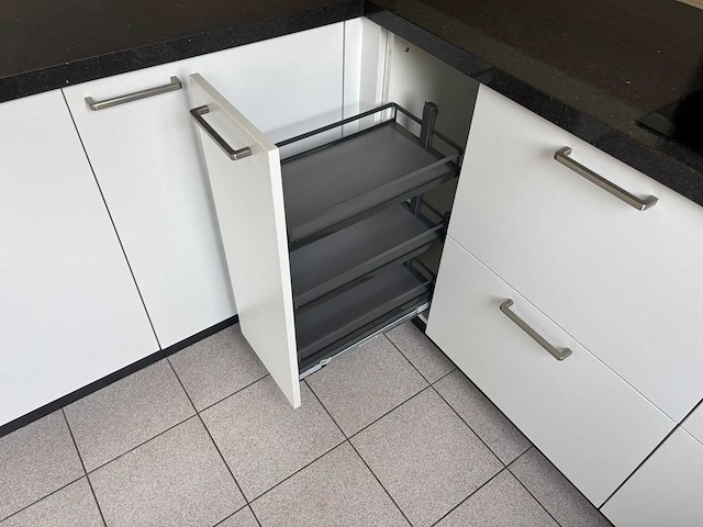 Keuken met apparatuur - afbeelding 9 van  29