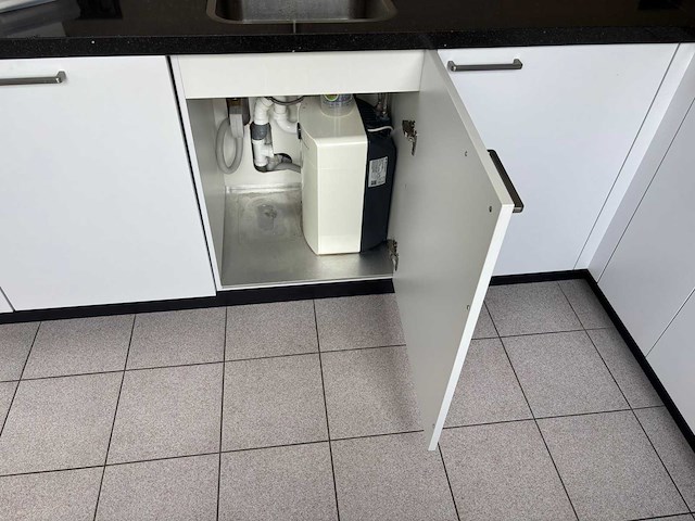 Keuken met apparatuur - afbeelding 14 van  29