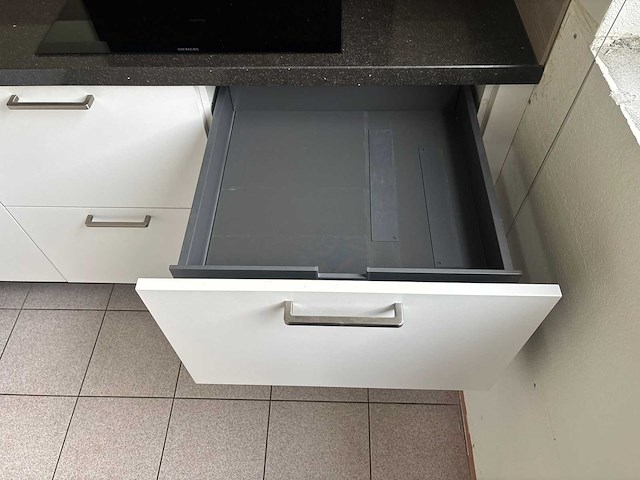 Keuken met apparatuur - afbeelding 17 van  29