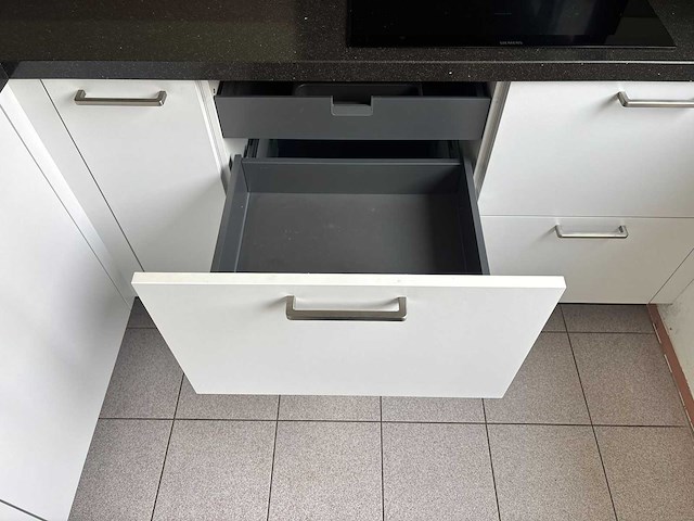 Keuken met apparatuur - afbeelding 21 van  29