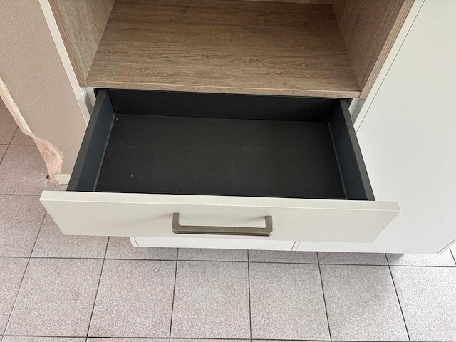 Keuken met apparatuur - afbeelding 23 van  29