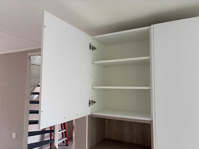 Keuken met apparatuur - afbeelding 25 van  29