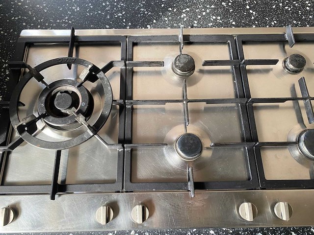 Keuken met apparatuur - afbeelding 31 van  35
