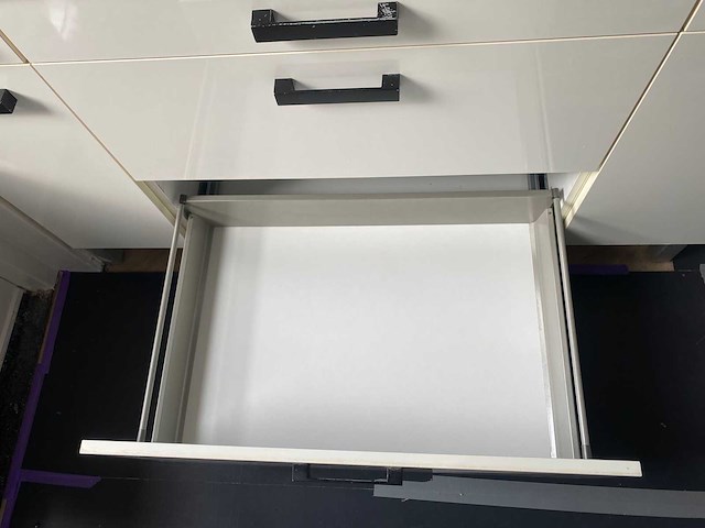 Keuken met apparatuur - afbeelding 34 van  35
