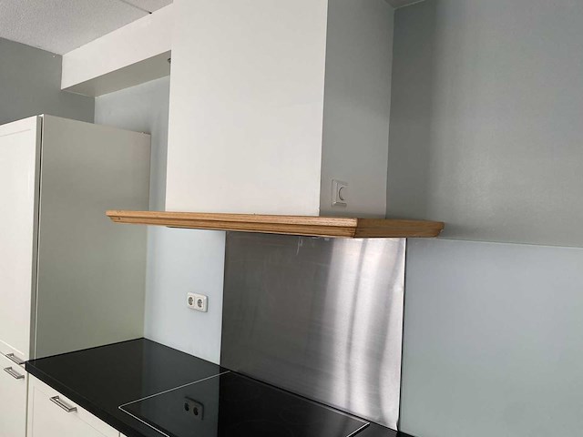 Keuken met apparatuur - afbeelding 2 van  23