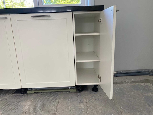 Keuken met apparatuur - afbeelding 15 van  23