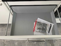 Keuken met apparatuur - afbeelding 17 van  23