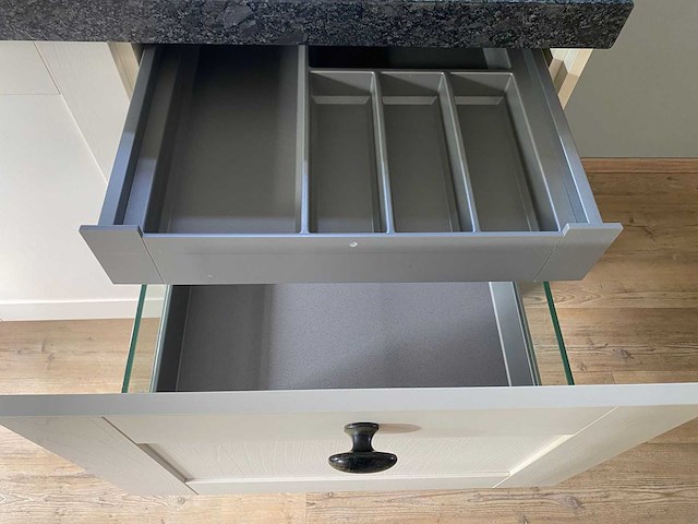 Keuken met apparatuur - afbeelding 15 van  34