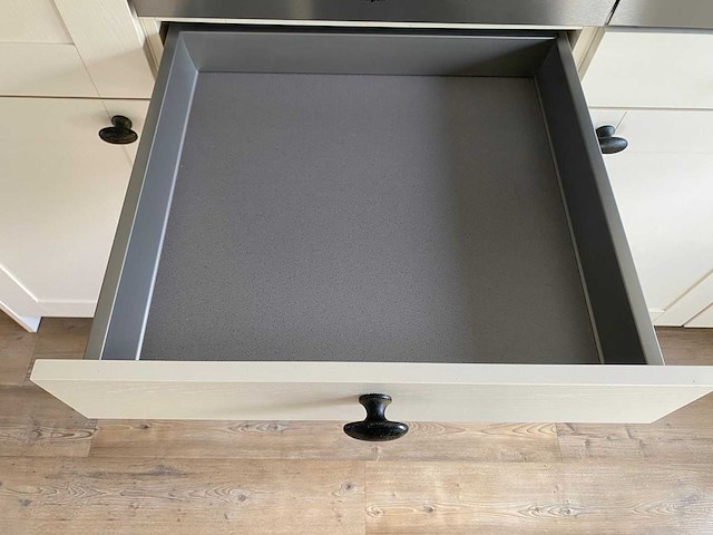 Keuken met apparatuur - afbeelding 23 van  34