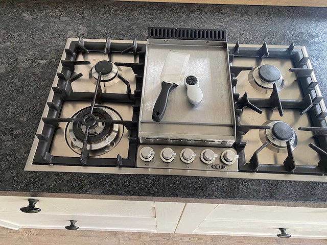Keuken met apparatuur - afbeelding 21 van  34
