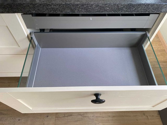 Keuken met apparatuur - afbeelding 31 van  34