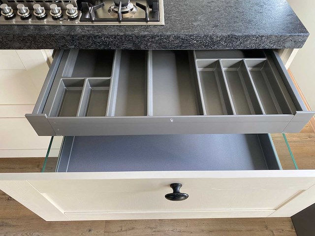 Keuken met apparatuur - afbeelding 32 van  34