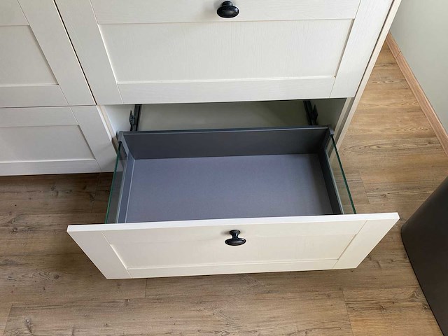 Keuken met apparatuur - afbeelding 33 van  34