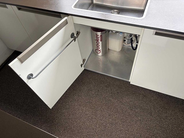 Keuken met apparatuur - afbeelding 3 van  29