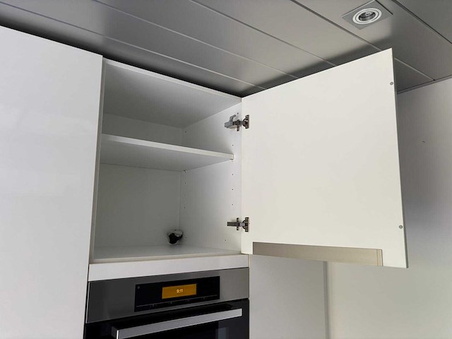 Keuken met apparatuur - afbeelding 4 van  29