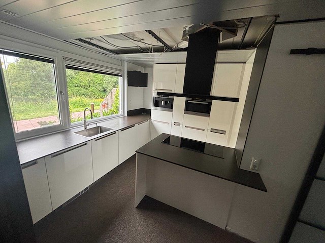 Keuken met apparatuur - afbeelding 1 van  29