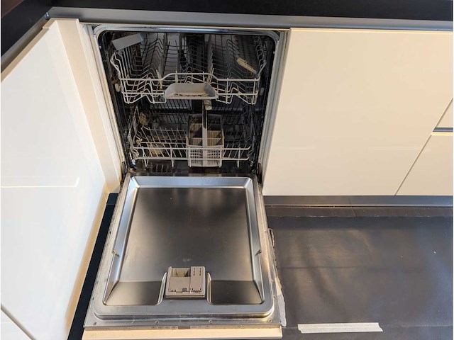 Keuken met apparatuur - afbeelding 2 van  28